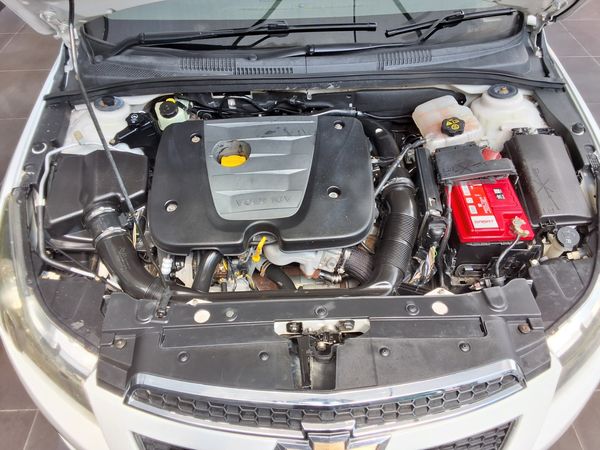 2011-Chevrolet-Cruze-20d-LT image:16