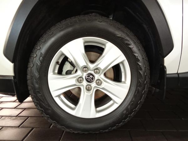 2019-Toyota-RAV4-20-GX image:15
