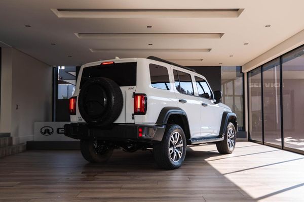 2025-GWM-Tank-300-24TD-Ultra-Luxury-4x4-Auto image:1