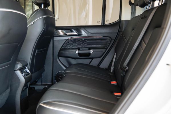 2025-GWM-Tank-300-24TD-Ultra-Luxury-4x4-Auto image:19