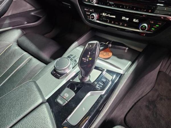 2017-BMW-5-Series-520d-M-Sport image:13