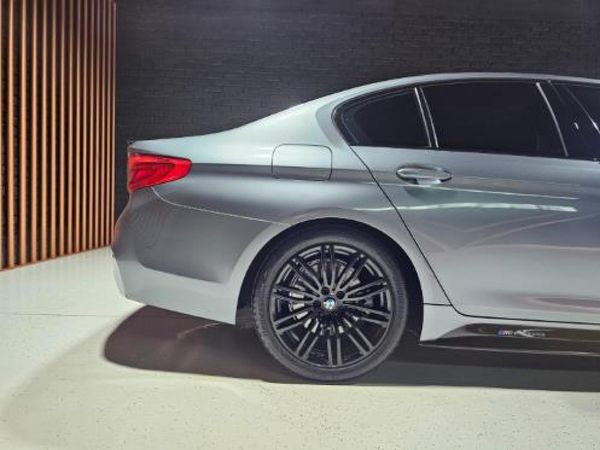 2017-BMW-5-Series-520d-M-Sport image:25