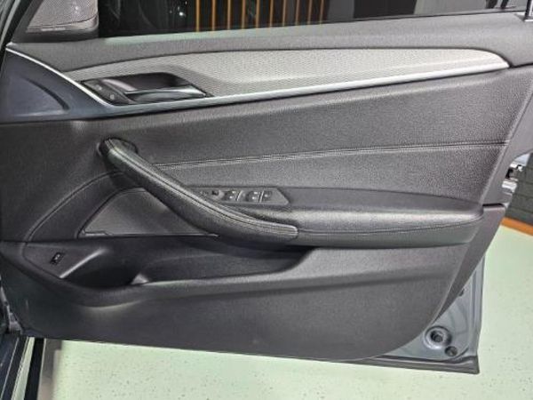 2017-BMW-5-Series-520d-M-Sport image:6