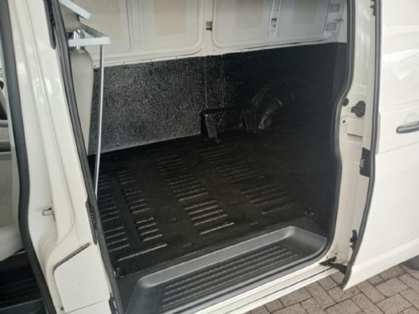 2013-Volkswagen-Transporter-T5-20-TDI-LWB-75kW-Panel-Van image:9
