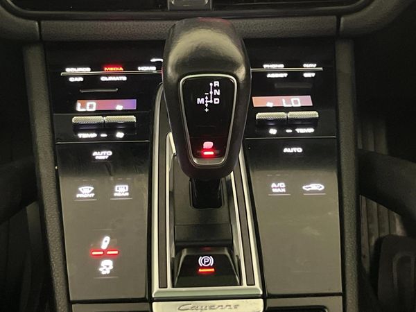 2020-Porsche-Cayenne-Coupe image:9