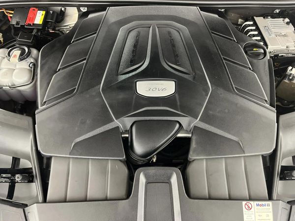 2020-Porsche-Cayenne-Coupe image:11