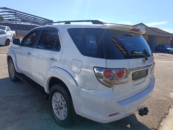 2014-Toyota-Fortuner-25-D-4D-Raised-Body image:3
