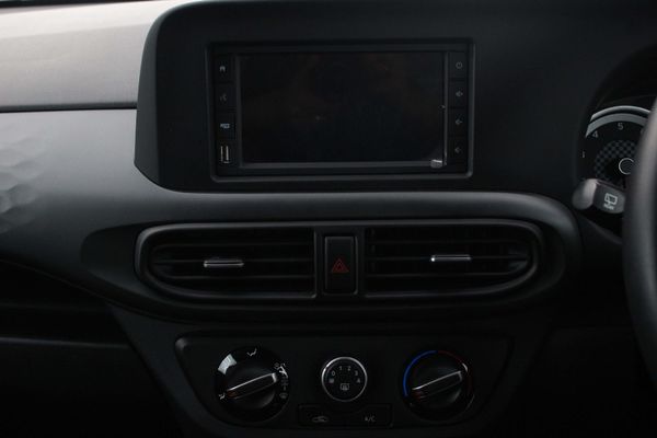 2023-Hyundai-Grand-i10-10-Fluid image:3