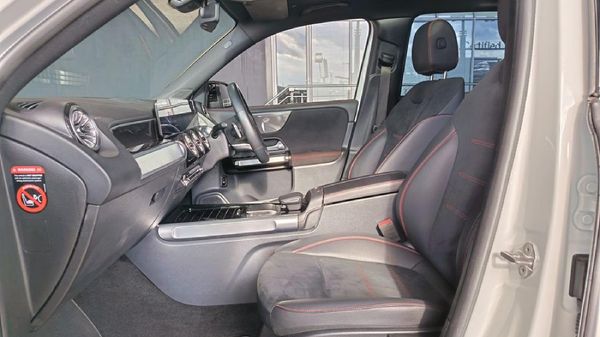 2023-Mercedes-Benz-GLB-220d-Progressive image:15