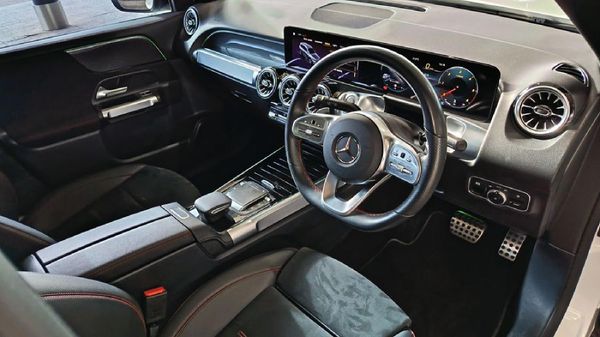 2023-Mercedes-Benz-GLB-220d-Progressive image:7