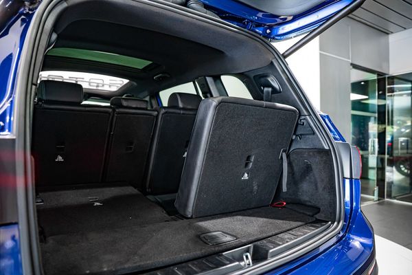 2019-Mercedes-Benz-GLS-350d image:10