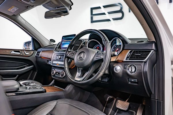 2019-Mercedes-Benz-GLS-350d image:11