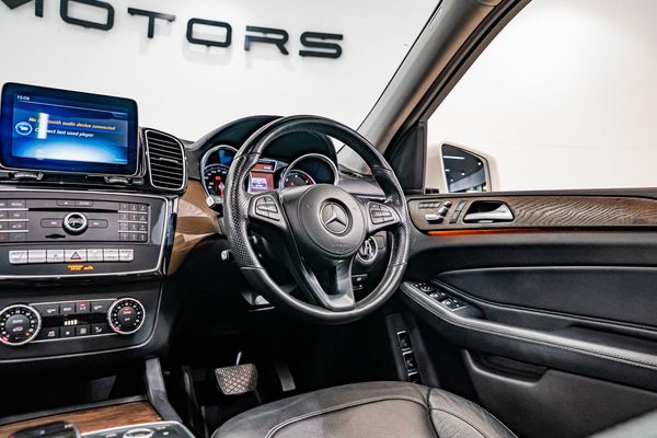 2019-Mercedes-Benz-GLS-350d image:12