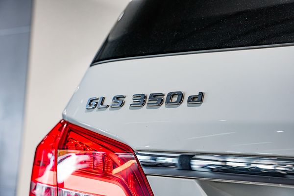 2019-Mercedes-Benz-GLS-350d image:22
