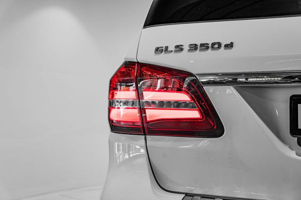 2019-Mercedes-Benz-GLS-350d image:24
