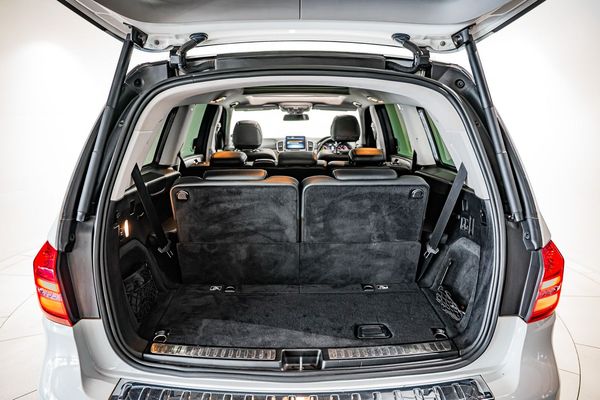 2019-Mercedes-Benz-GLS-350d image:25