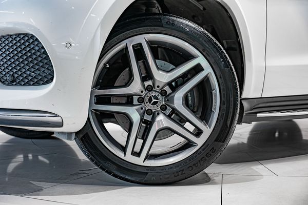 2019-Mercedes-Benz-GLS-350d image:2