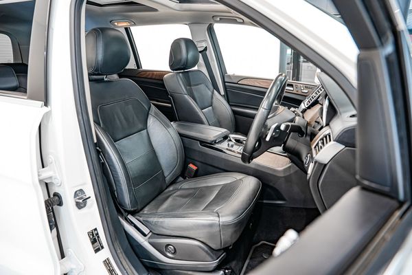 2019-Mercedes-Benz-GLS-350d image:7