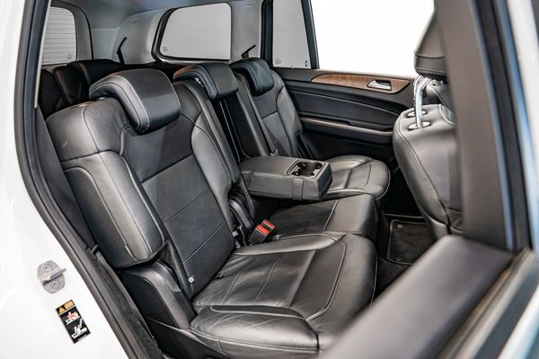 2019-Mercedes-Benz-GLS-350d image:8