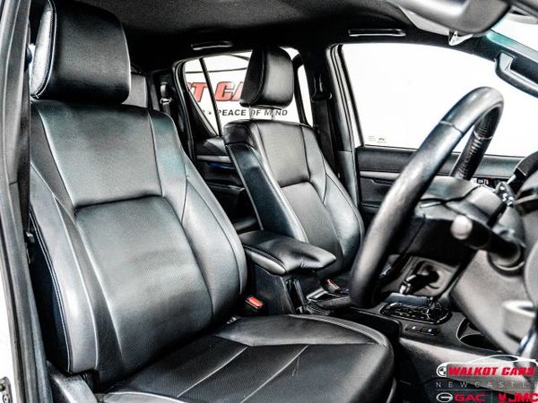 2022-Toyota-Hilux-28-GD-6-Raised-Body-Legend-Auto-Double-Cab image:10
