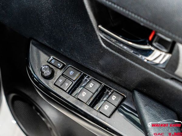 2022-Toyota-Hilux-28-GD-6-Raised-Body-Legend-Auto-Double-Cab image:15
