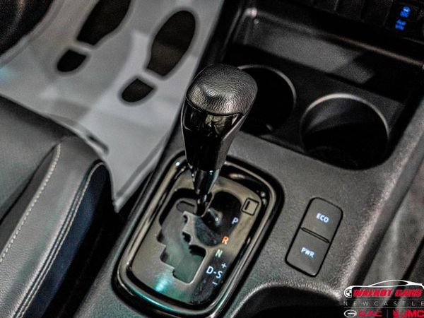 2022-Toyota-Hilux-28-GD-6-Raised-Body-Legend-Auto-Double-Cab image:19