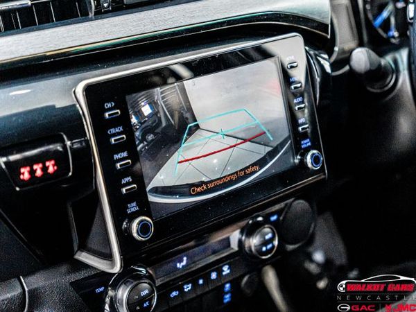 2022-Toyota-Hilux-28-GD-6-Raised-Body-Legend-Auto-Double-Cab image:21