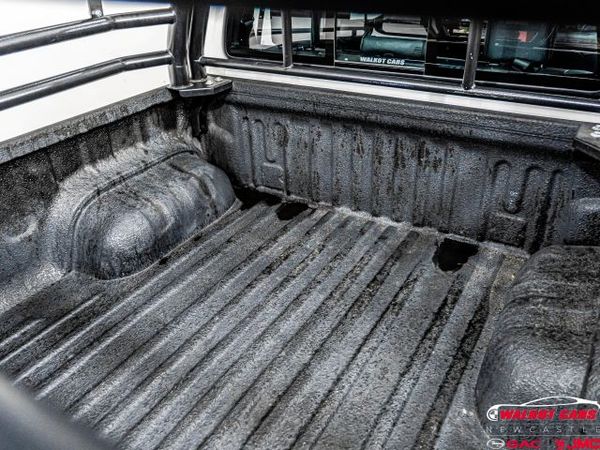 2022-Toyota-Hilux-28-GD-6-Raised-Body-Legend-Auto-Double-Cab image:28