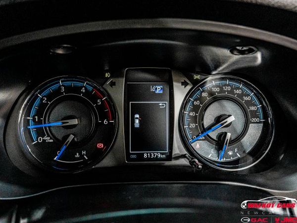 2022-Toyota-Hilux-28-GD-6-Raised-Body-Legend-Auto-Double-Cab image:8