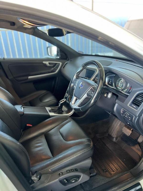 2015-Volvo-XC60-D4-Essential-Auto-Drive-E image:9