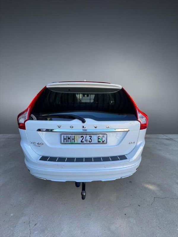 2015-Volvo-XC60-D4-Essential-Auto-Drive-E image:3
