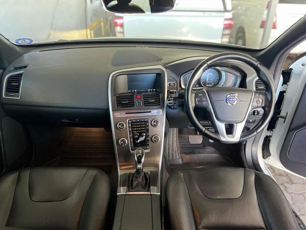 2015-Volvo-XC60-D4-Essential-Auto-Drive-E image:4