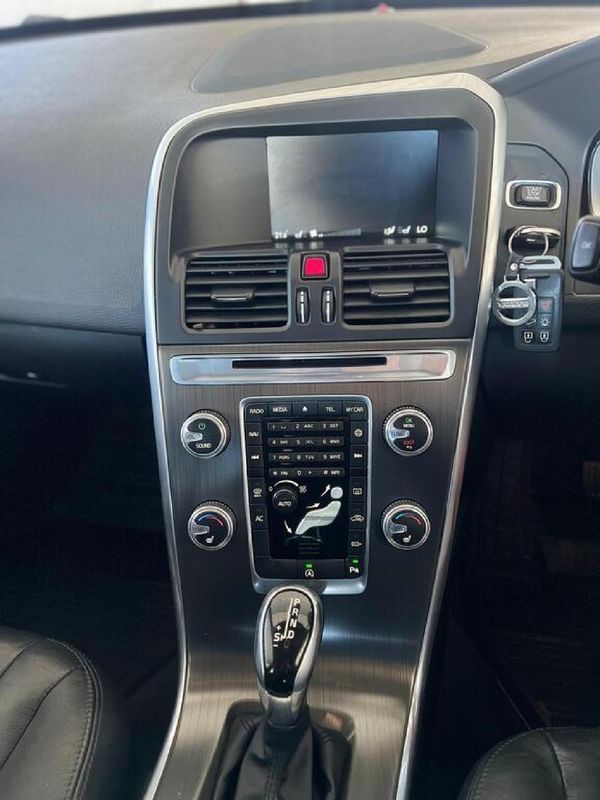 2015-Volvo-XC60-D4-Essential-Auto-Drive-E image:6
