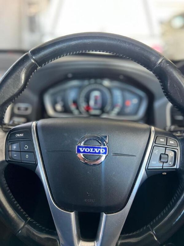 2015-Volvo-XC60-D4-Essential-Auto-Drive-E image:7