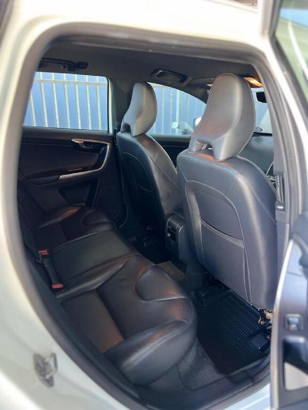 2015-Volvo-XC60-D4-Essential-Auto-Drive-E image:8