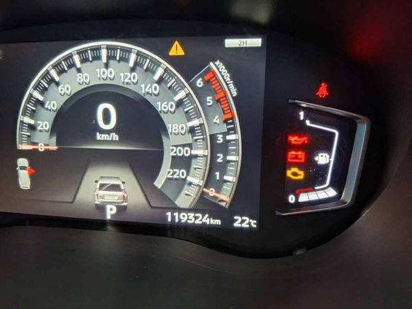 2021-Mitsubishi-Pajero-Sport-24D-4x4-Exceed-Auto image:12