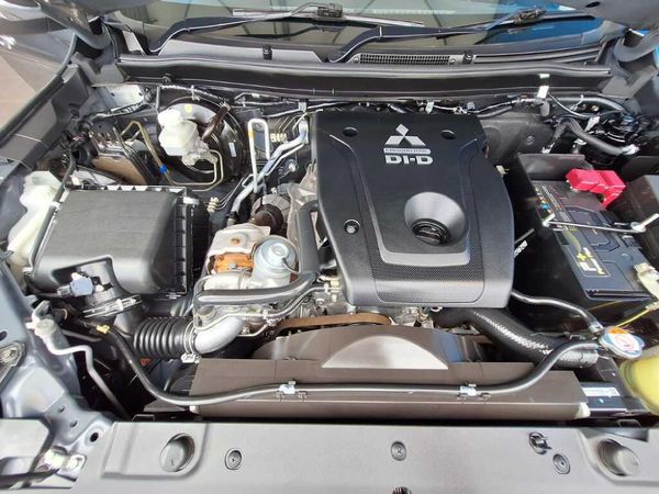 2021-Mitsubishi-Pajero-Sport-24D-4x4-Exceed-Auto image:15