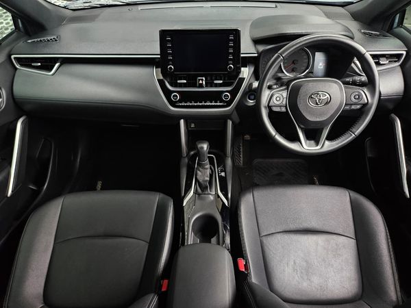 2022-Toyota-Corolla-Cross-18-XS image:12