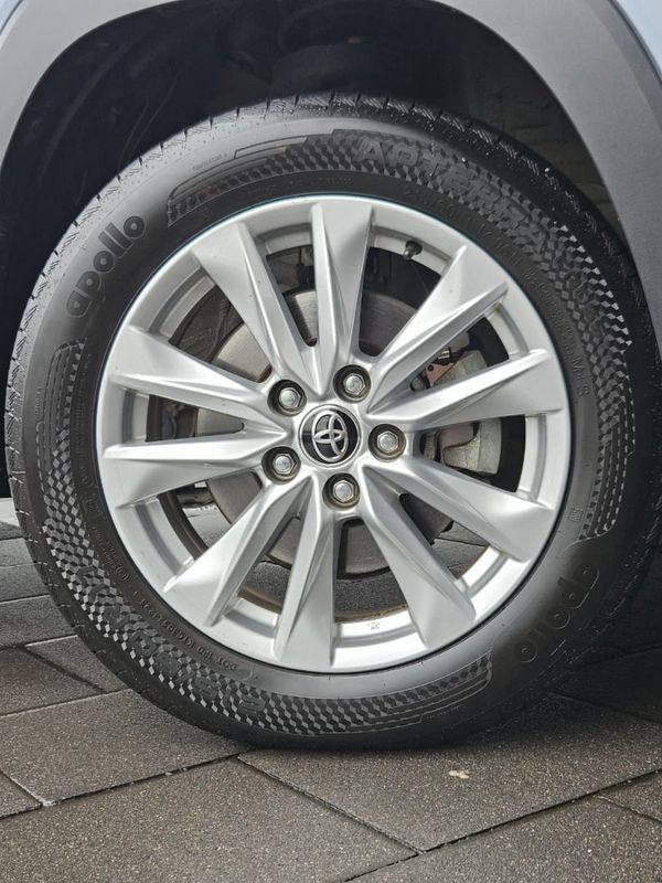 2022-Toyota-Corolla-Cross-18-XS image:4