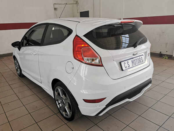 2018-Ford-Fiesta-ST-16-EcoBoost-GDTi image:4