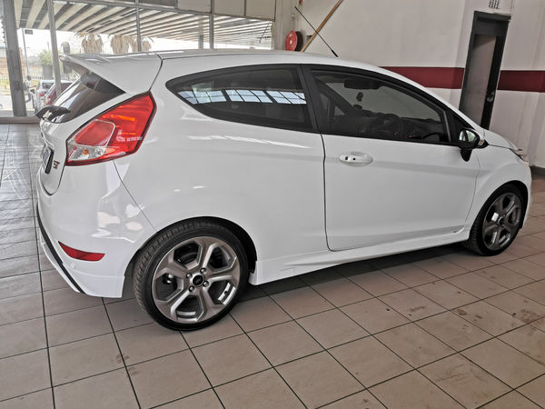 2018-Ford-Fiesta-ST-16-EcoBoost-GDTi image:7