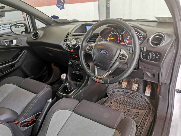 2018-Ford-Fiesta-ST-16-EcoBoost-GDTi image:8