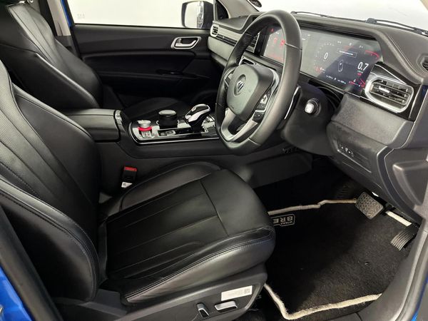 2025-Foton-Tunland-20T-G7-Luxury-Double-Cab-Auto image:9