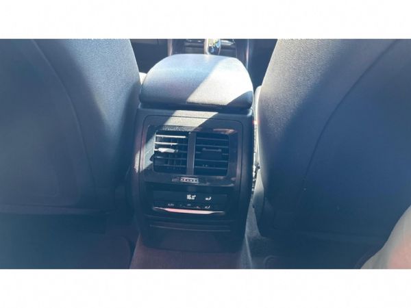 2019-BMW-X3-sDrive18d image:17
