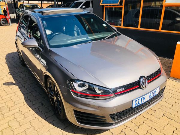 2016-Volkswagen-Golf-VII-GTI-20-TSI-Auto image:1