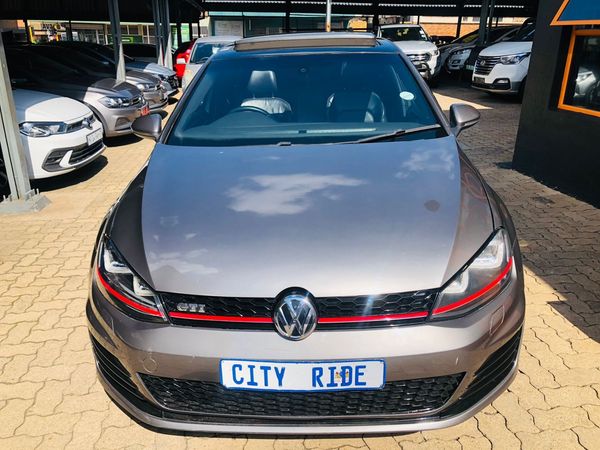 2016-Volkswagen-Golf-VII-GTI-20-TSI-Auto image:2