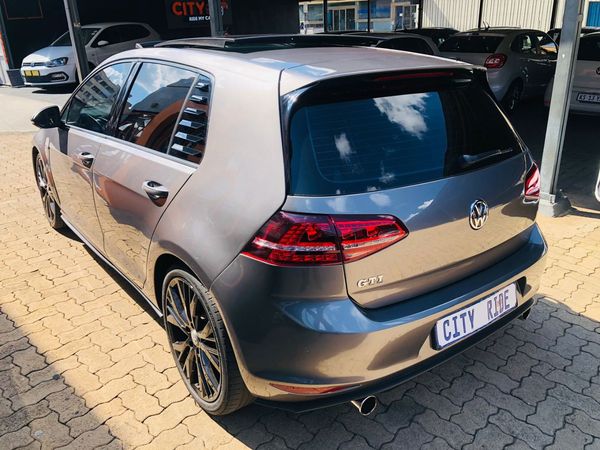 2016-Volkswagen-Golf-VII-GTI-20-TSI-Auto image:4