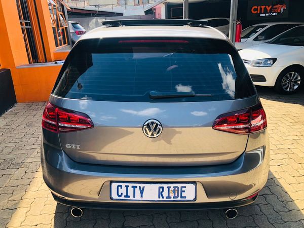 2016-Volkswagen-Golf-VII-GTI-20-TSI-Auto image:5