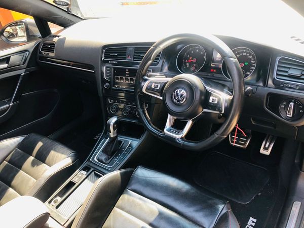 2016-Volkswagen-Golf-VII-GTI-20-TSI-Auto image:7