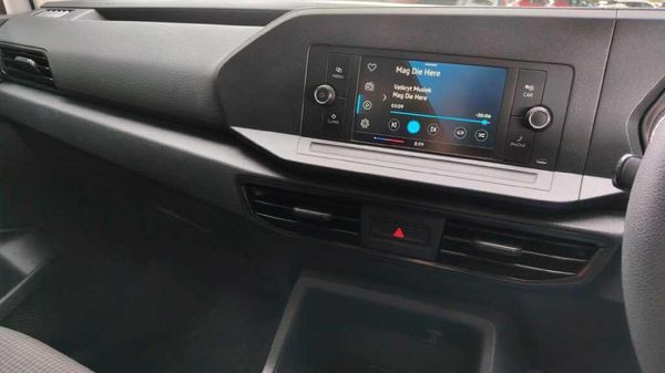 2022-Volkswagen-Caddy-Kombi-20-TDI-7-seat image:11